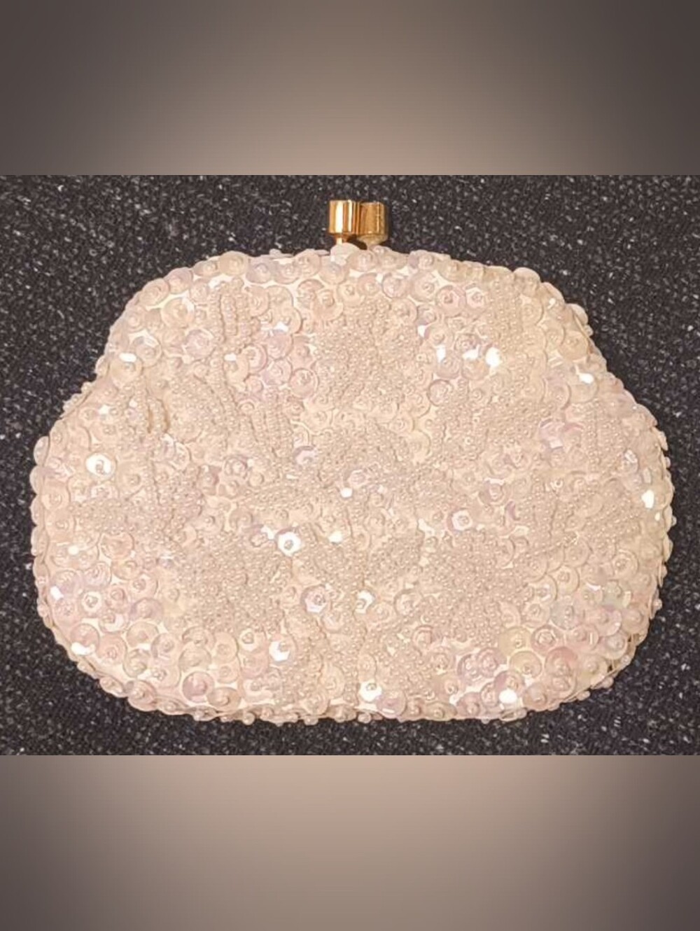 ​VTG White Beaded Sequin Kiss Lock Coin Purse Pearl Iridescent Maison Blanche HK